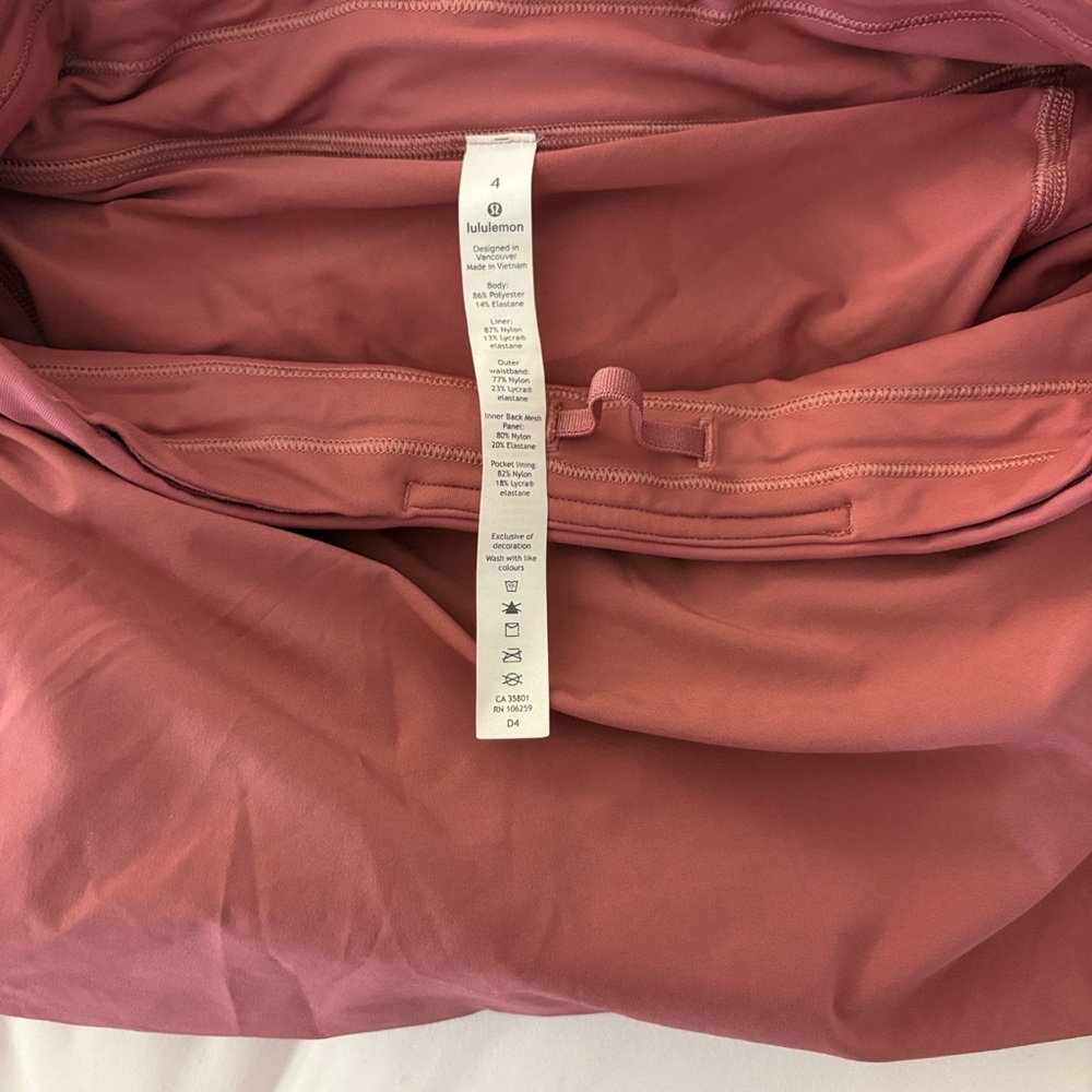 Lululemon Athletica Women's play off the pleats skirt - Picture 4 of 4